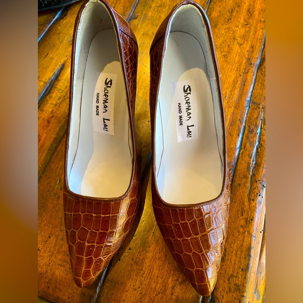 Shoeman Lau handmade leather pumps - never worn